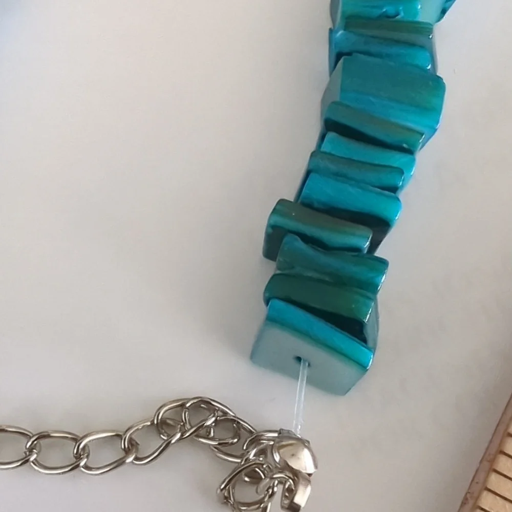 Vintage glass turquoise beaded necklace - Picture 6 of 6